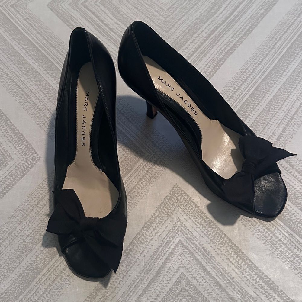 Marc Jacobs Black Leather Ribbon Bow Peep Toe Heels Size 39 1/2